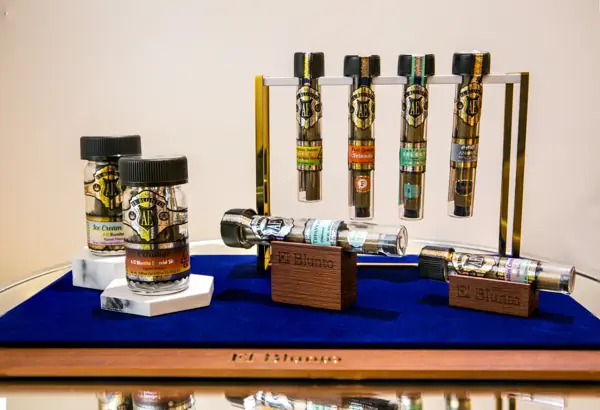 El Blunto And 4 Pack Pos Blue Velvet Display
