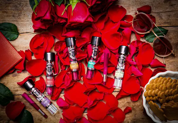 La Rosas W Packaging Lifestyle